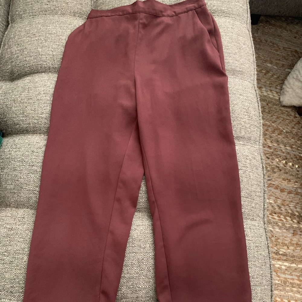 Women’s maroon capri